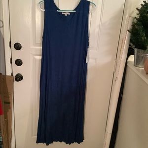 Sleeveless blue broomstick dress